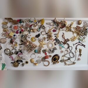 Craft Jewelry Lot Beads Bits Baubles Estate TONS Great pieces Pendants Charms